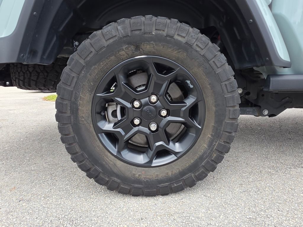 Used 2023 Jeep Gladiator Willys AWD/4WD image 15