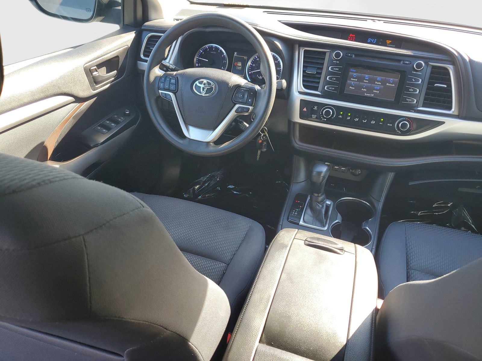 Used 2019 Toyota Highlander LE w/ Carpet Mat Package (TMS) image 10