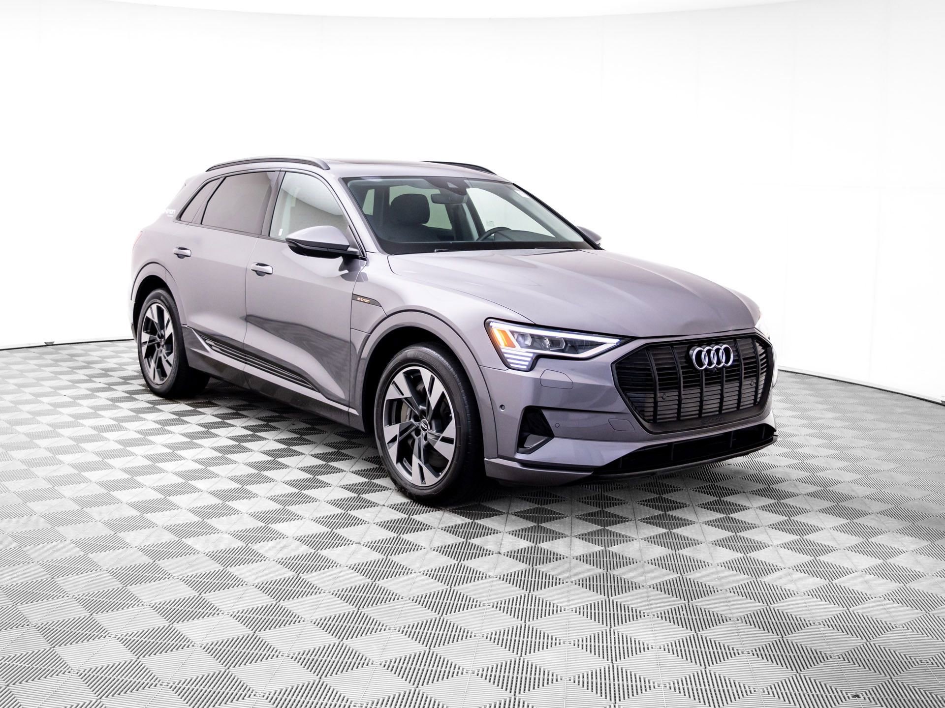Used 2022 Audi e-tron Premium AWD/4WD image 8