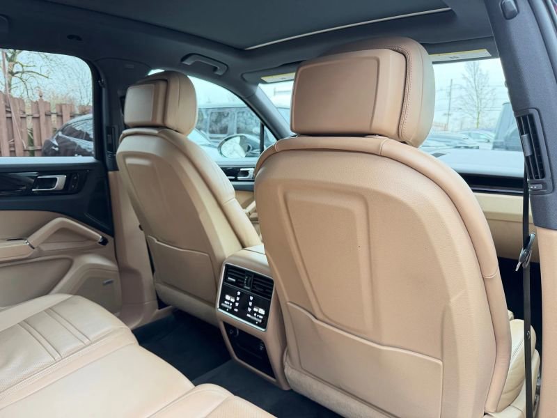 Used 2019 Porsche Cayenne AWD/4WD image 27