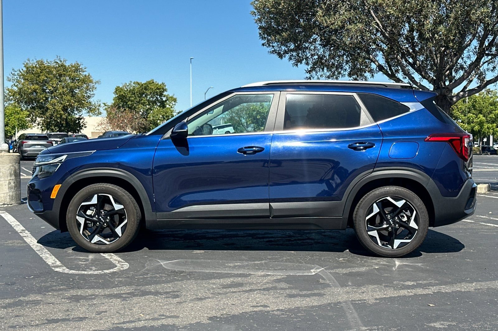 Certified 2024 Kia Seltos EX FWD image 8