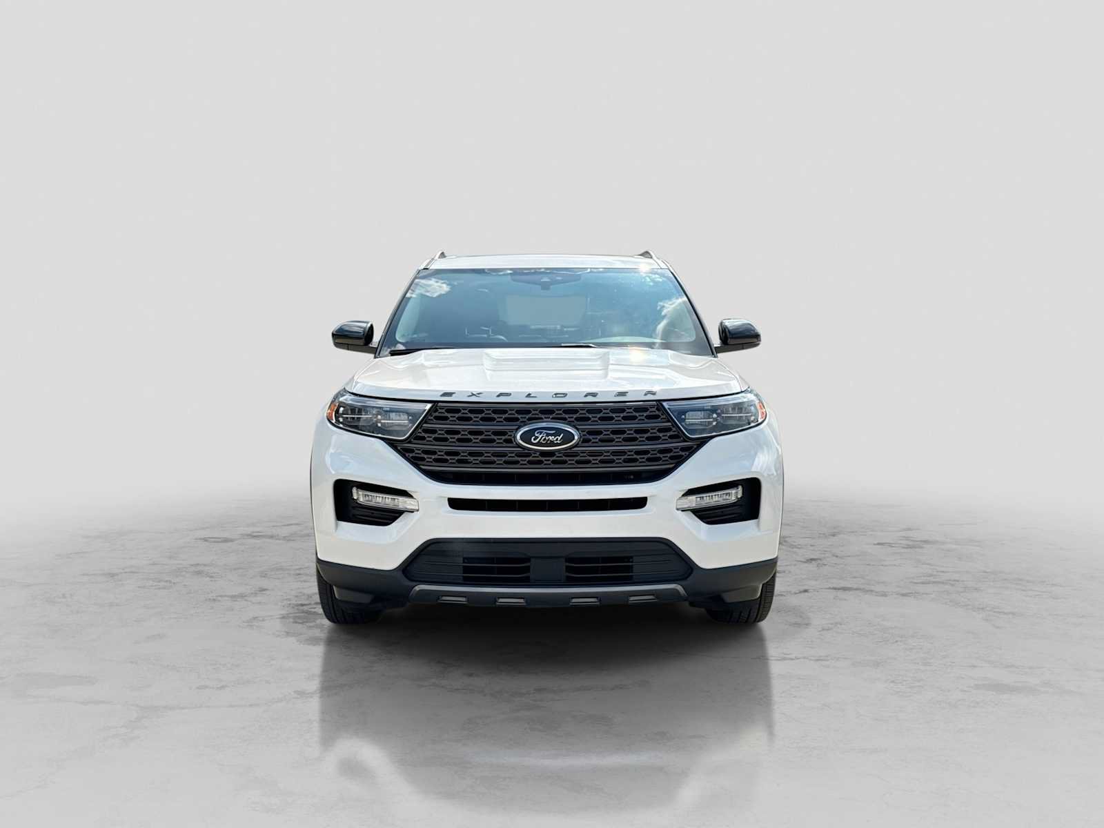Used 2023 Ford Explorer XLT w/ Equipment Group 202A AWD/4WD image 9
