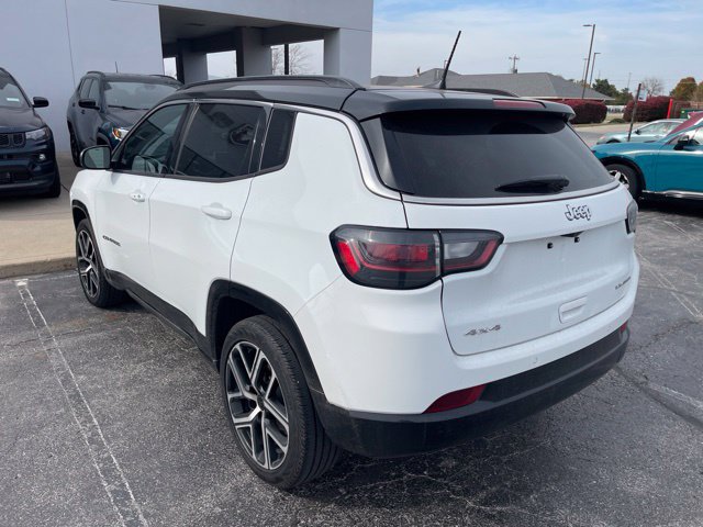 Used 2025 Jeep Compass Limited w/ Elite Group AWD/4WD image 5