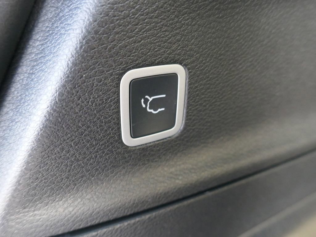 New 2026 Chrysler Pacifica Limited w/ Uconnect Theater Family Group image 19