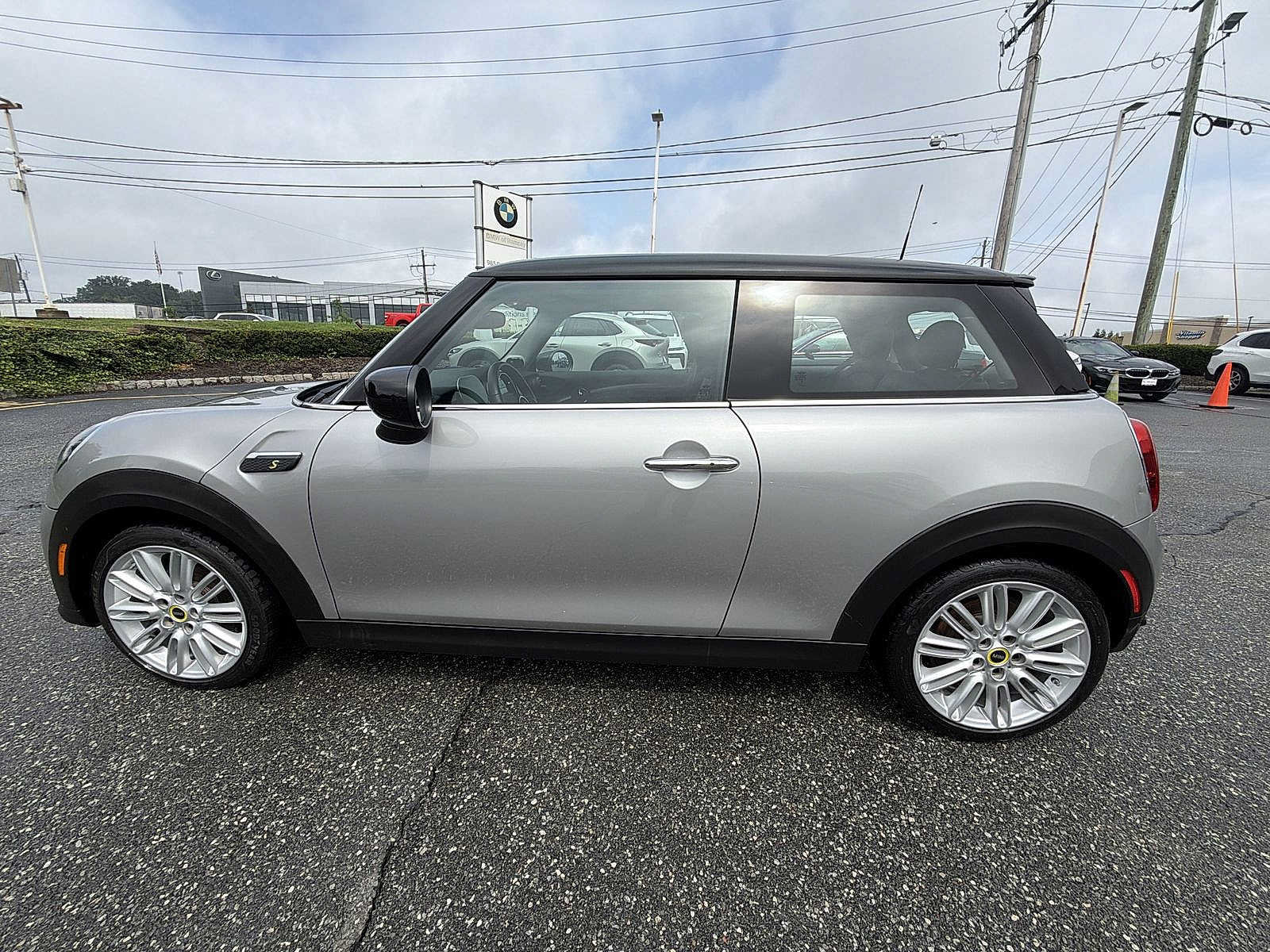 Used 2024 MINI Cooper SE w/ Signature Upholstery Package FWD image 11