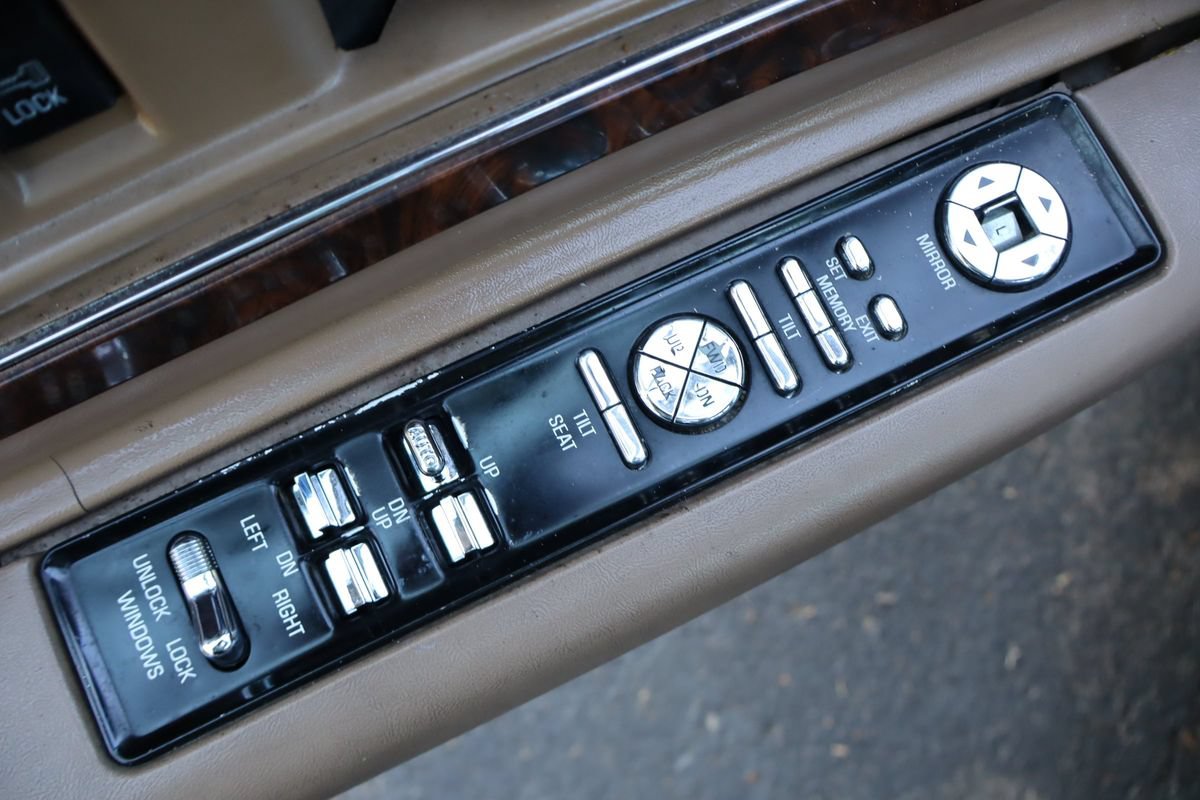 Used 1996 Buick Roadmaster Estate RWD image 28