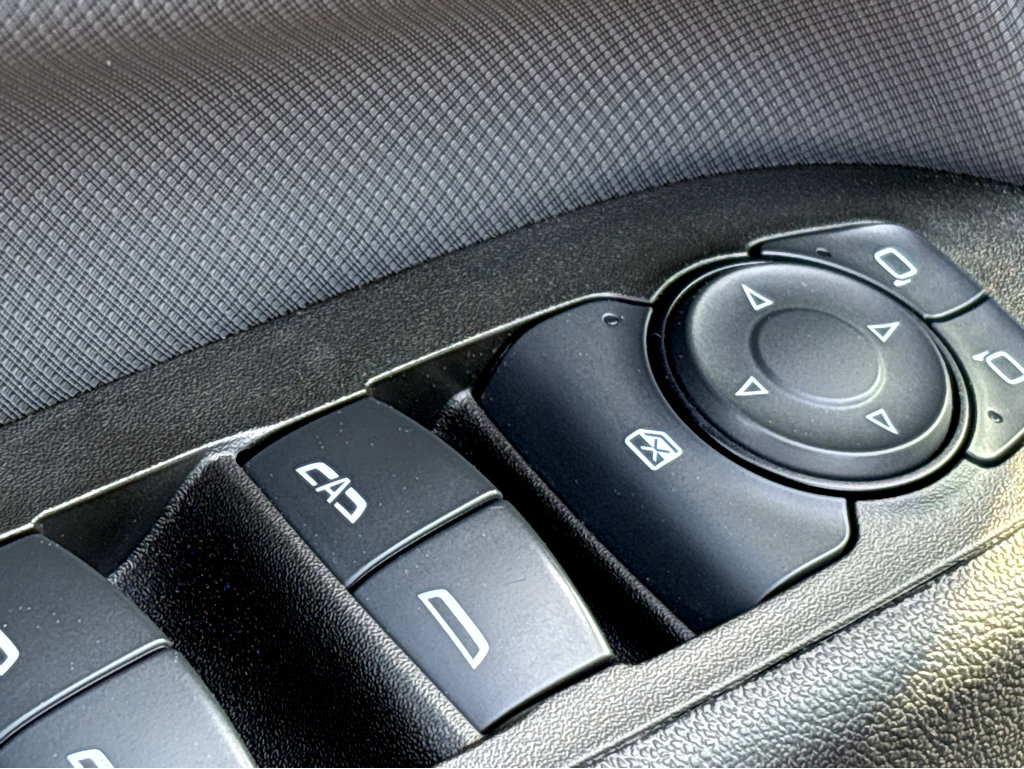 Used 2023 Chevrolet Equinox RS w/ LPO, Floor Liner Package image 35