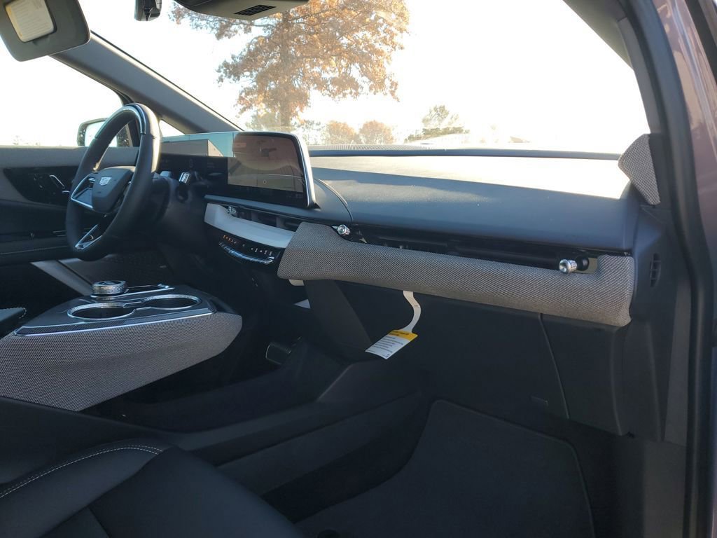 New 2026 Cadillac Optiq Luxury 1 image 31