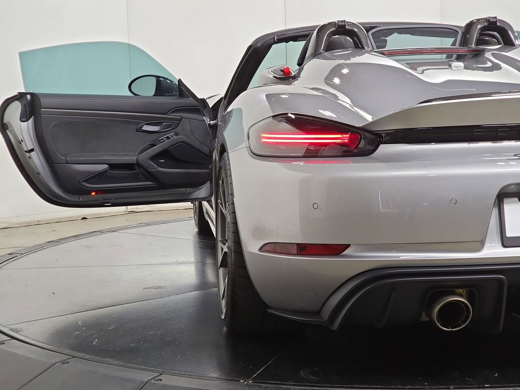 Certified 2025 Porsche 718 Boxster Spyder RS RWD image 31