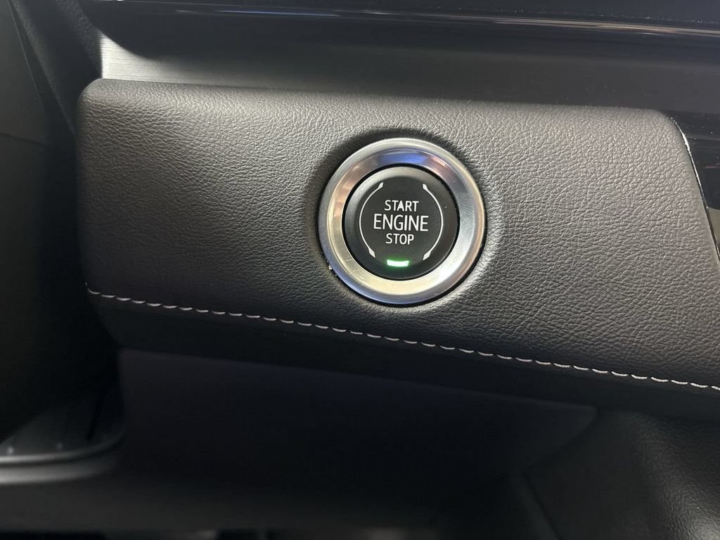 Certified 2023 Cadillac Escalade Premium Luxury AWD/4WD image 17
