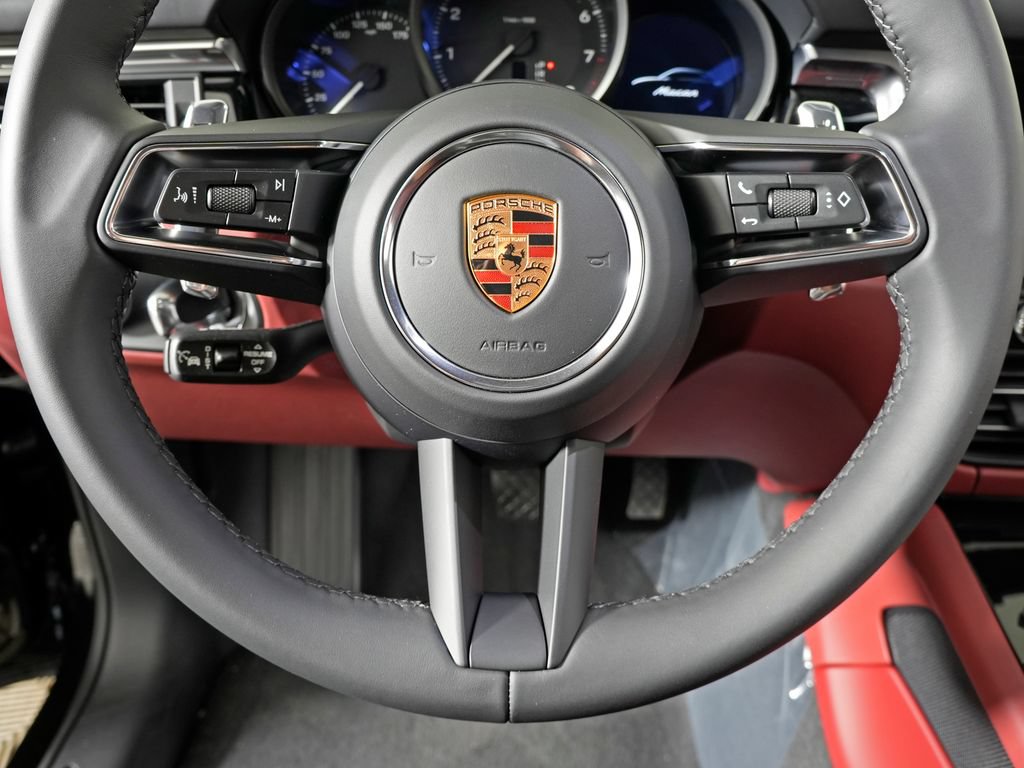 Certified 2026 Porsche Macan AWD/4WD image 22