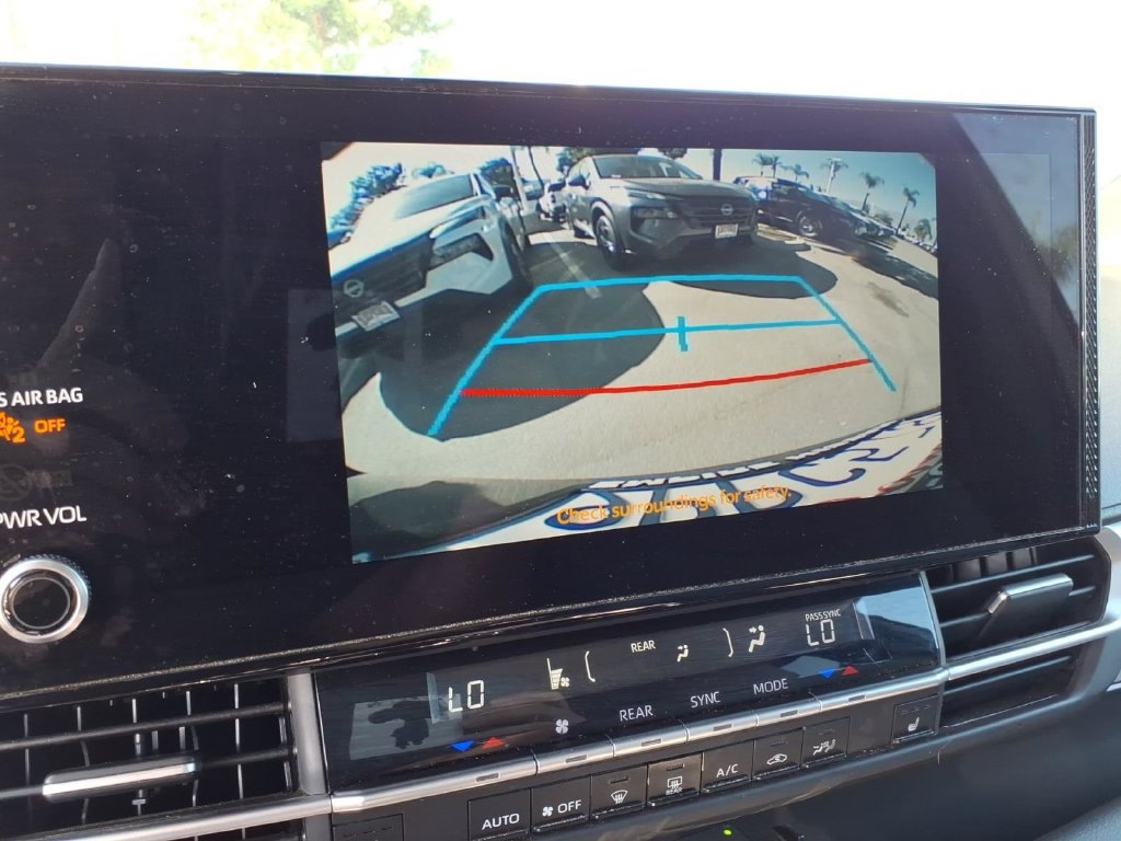 Used 2025 Toyota Sienna XLE FWD image 36