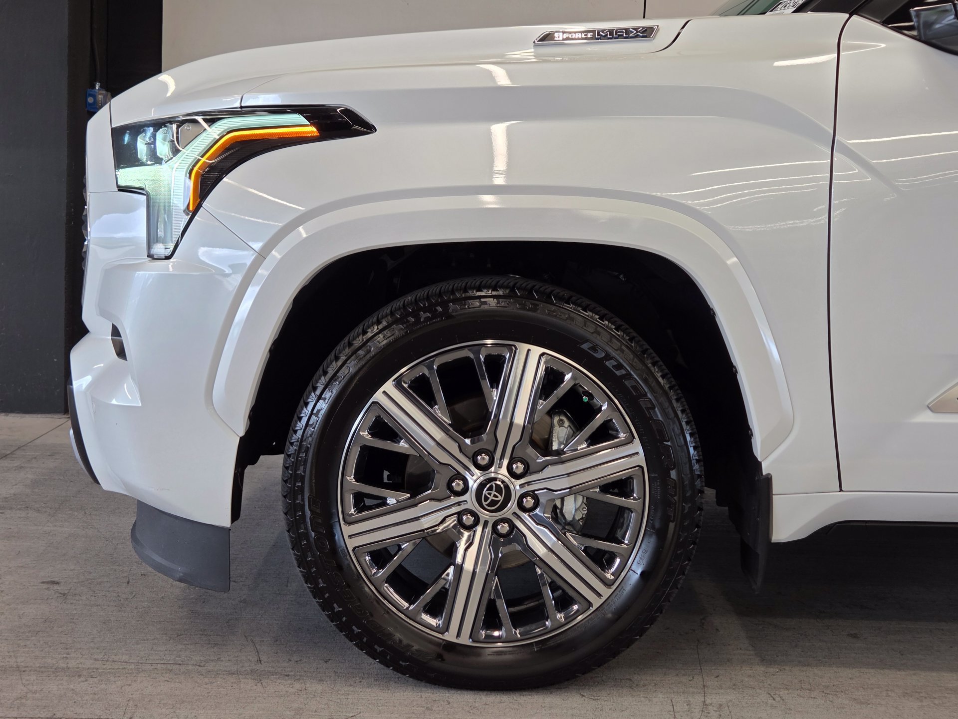 Used 2024 Toyota Sequoia Capstone AWD/4WD image 9