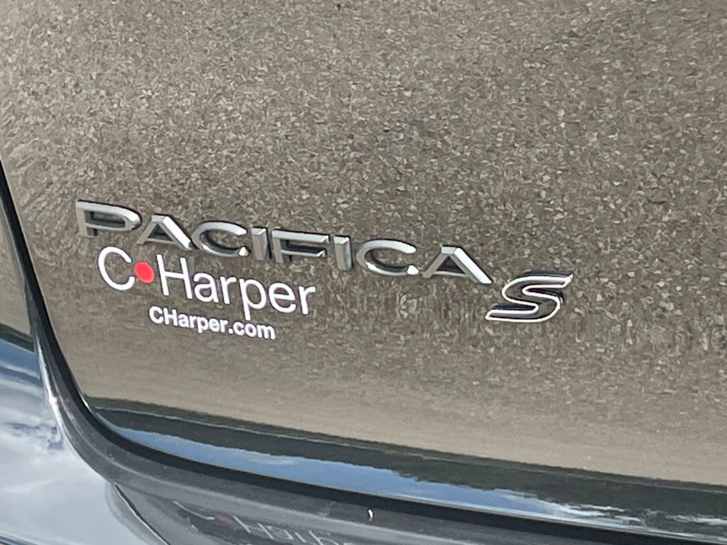 Used 2025 Chrysler Pacifica Limited FWD image 18