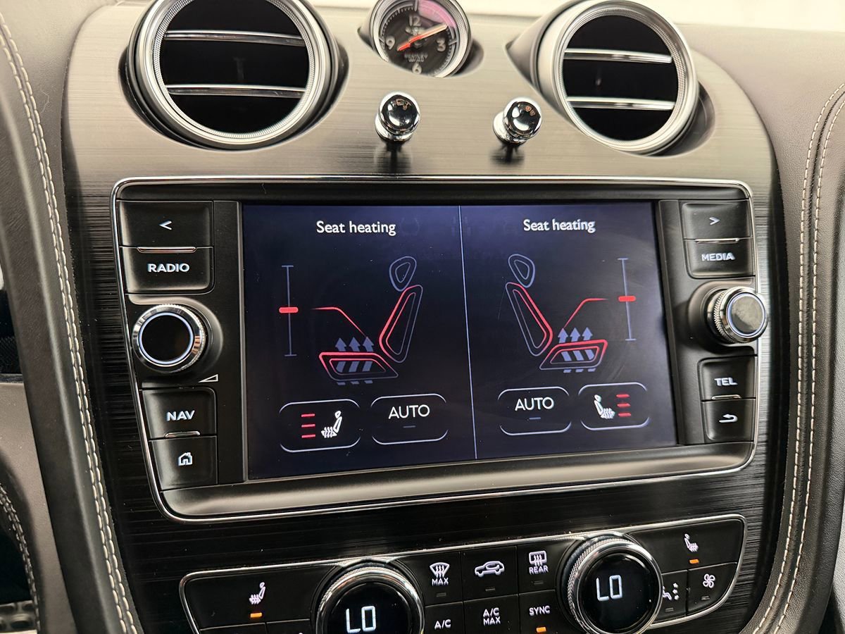 Used 2017 Bentley Bentayga image 26