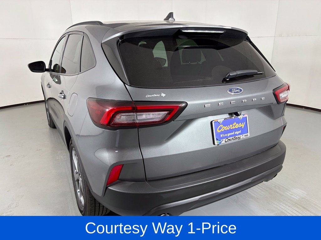 Used 2025 Ford Escape ST-Line FWD image 8
