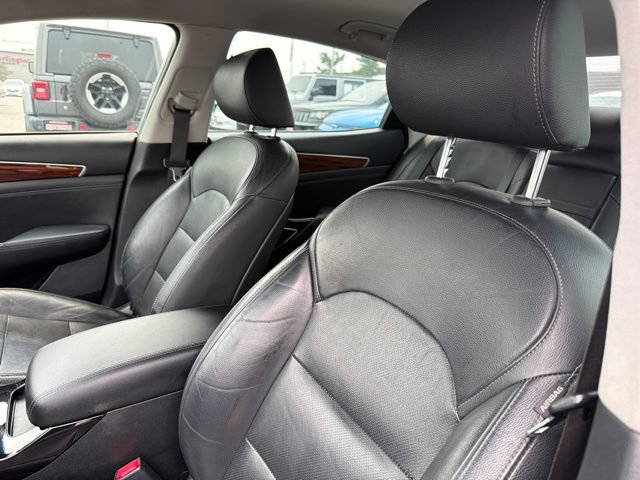 Used 2017 Kia Cadenza Premium FWD image 14