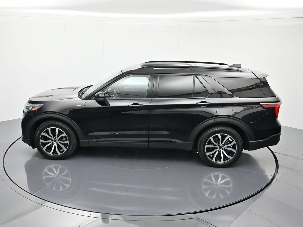 Certified 2025 Ford Explorer ST-Line w/ Premium Package RWD image 36