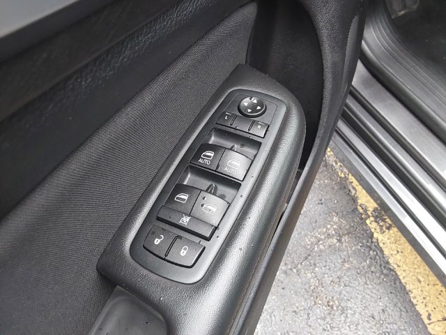 Used 2015 Chrysler 200 Limited w/ Comfort Group FWD image 14