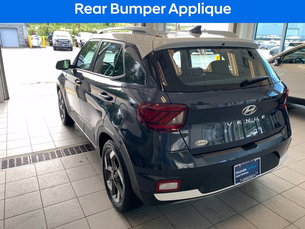 Certified 2022 Hyundai Venue Limited FWD image 9