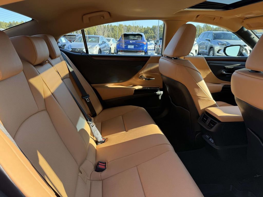 Used 2025 Lexus ES 350 w/ Premium Package image 17