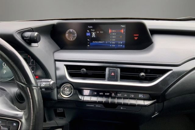 Used 2021 Lexus UX 200 w/ Accessory Package (Z2) image 6