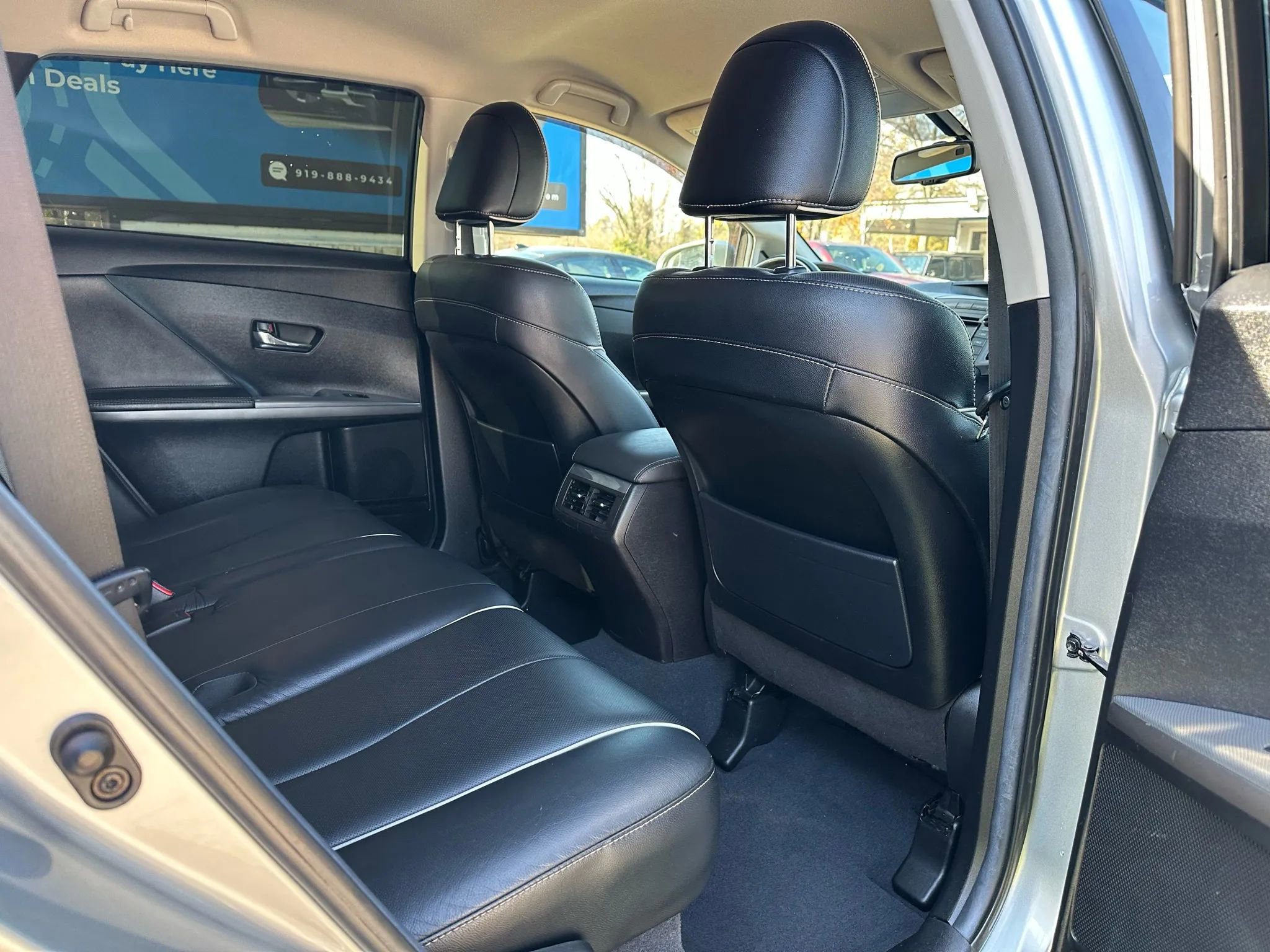 Used 2015 Toyota Venza XLE image 16