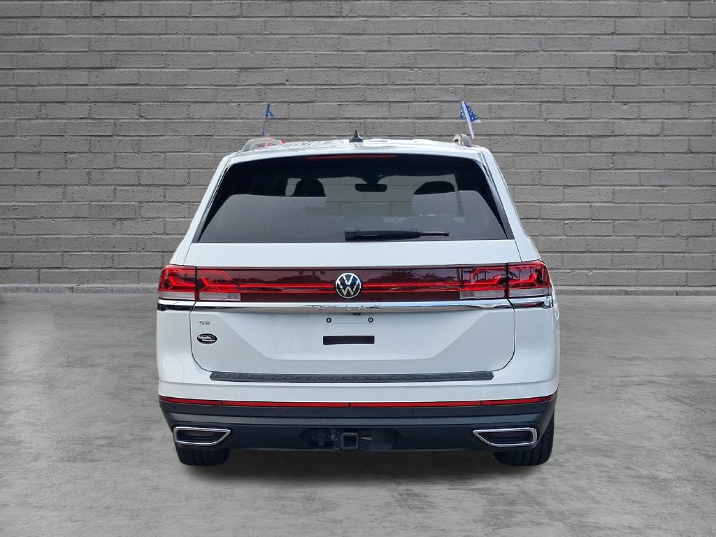 Used 2024 Volkswagen Atlas SE w/ Panoramic Sunroof Package FWD image 9