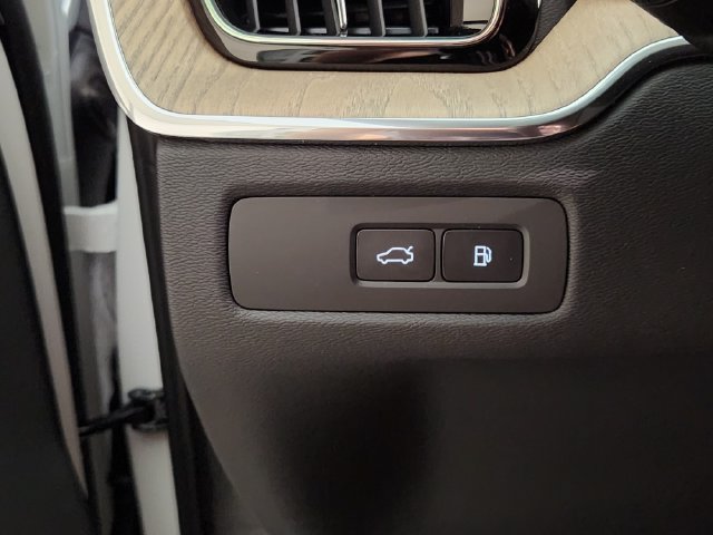 New 2027 Volvo XC60 T8 Plus AWD/4WD image 22