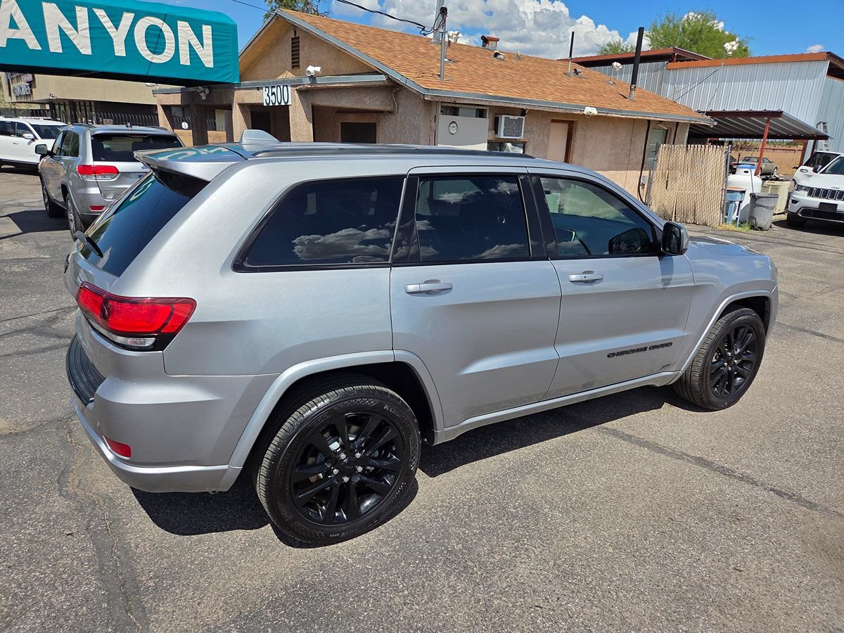 Used 2018 Jeep Grand Cherokee Altitude RWD image 6