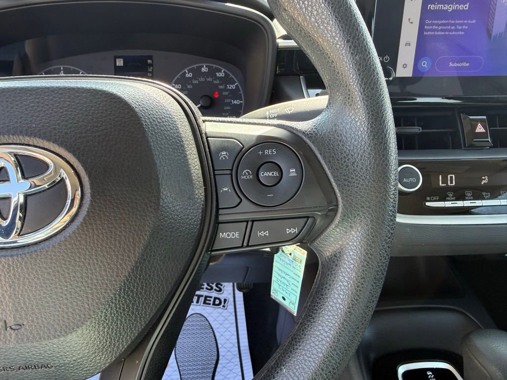 Used 2025 Toyota Corolla LE image 31