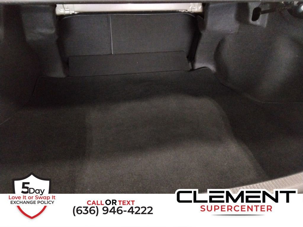 Used 2020 Toyota Camry LE image 9