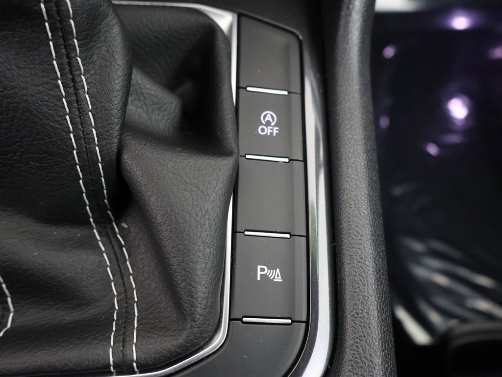 Used 2023 Volkswagen Tiguan SE R-Line image 4