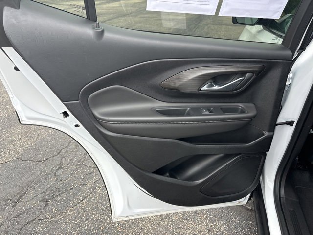 Used 2023 GMC Terrain SLT image 13