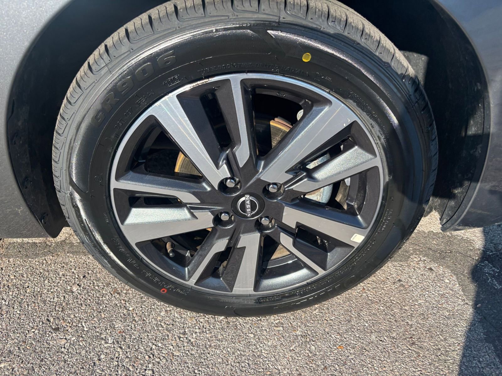 Used 2025 Nissan Versa SV image 28