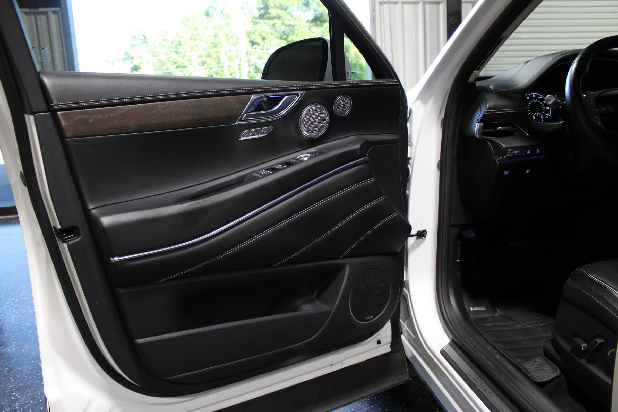 Used 2023 Genesis GV80 2.5T w/ Advanced Package AWD/4WD image 35