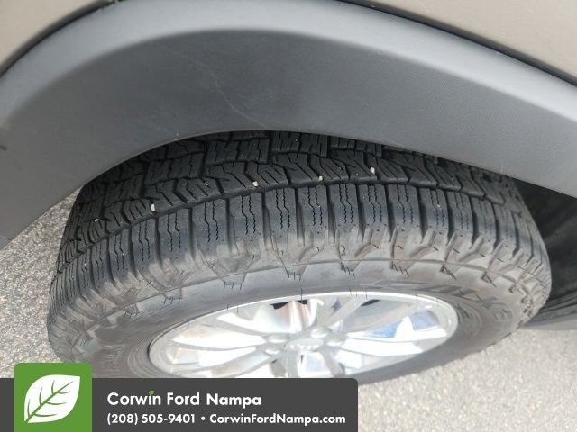 Used 2019 Jeep Cherokee Latitude w/ Cold Weather Group image 5