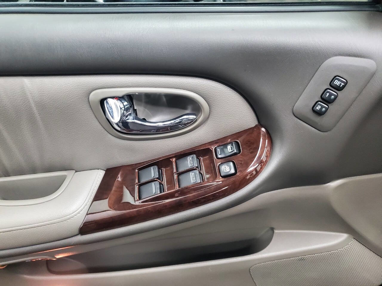 Used 2001 INFINITI I30 image 10