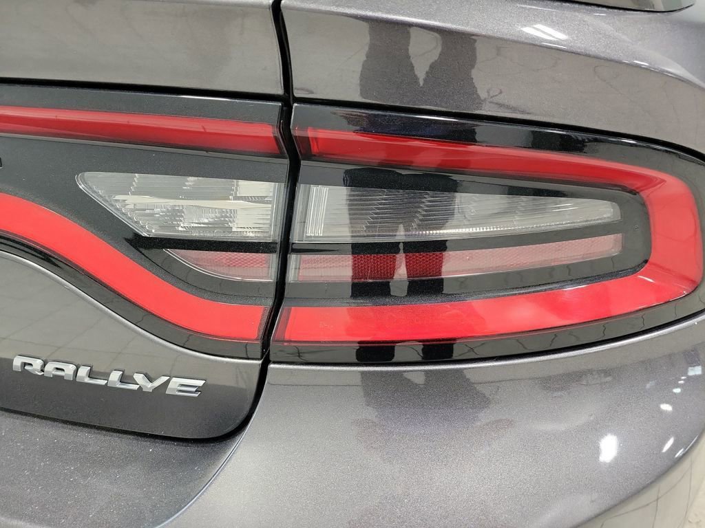 Used 2015 Dodge Charger SXT image 11