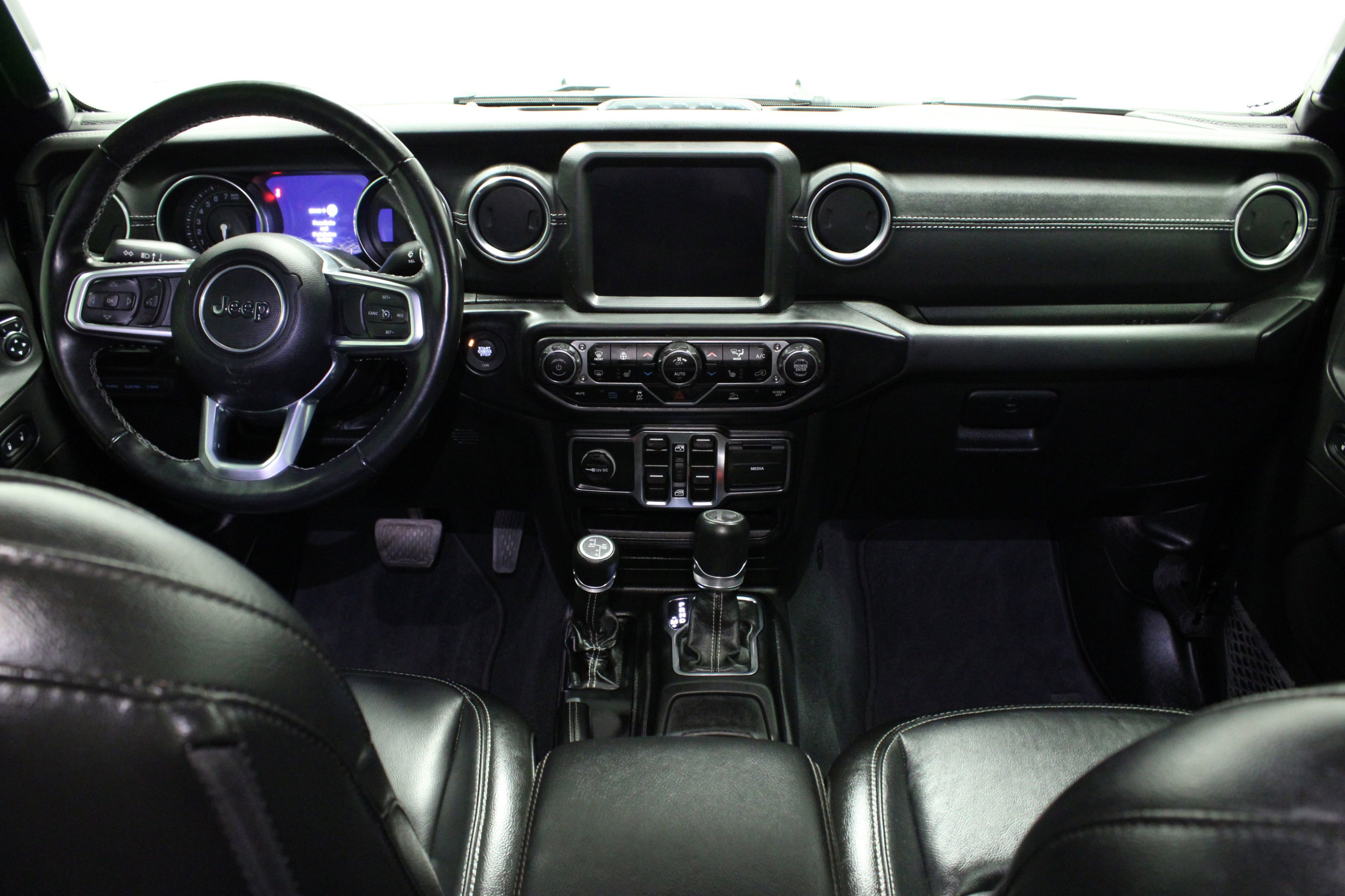 Used 2022 Jeep Wrangler Unlimited Sahara w/ Cold Weather Group image 19