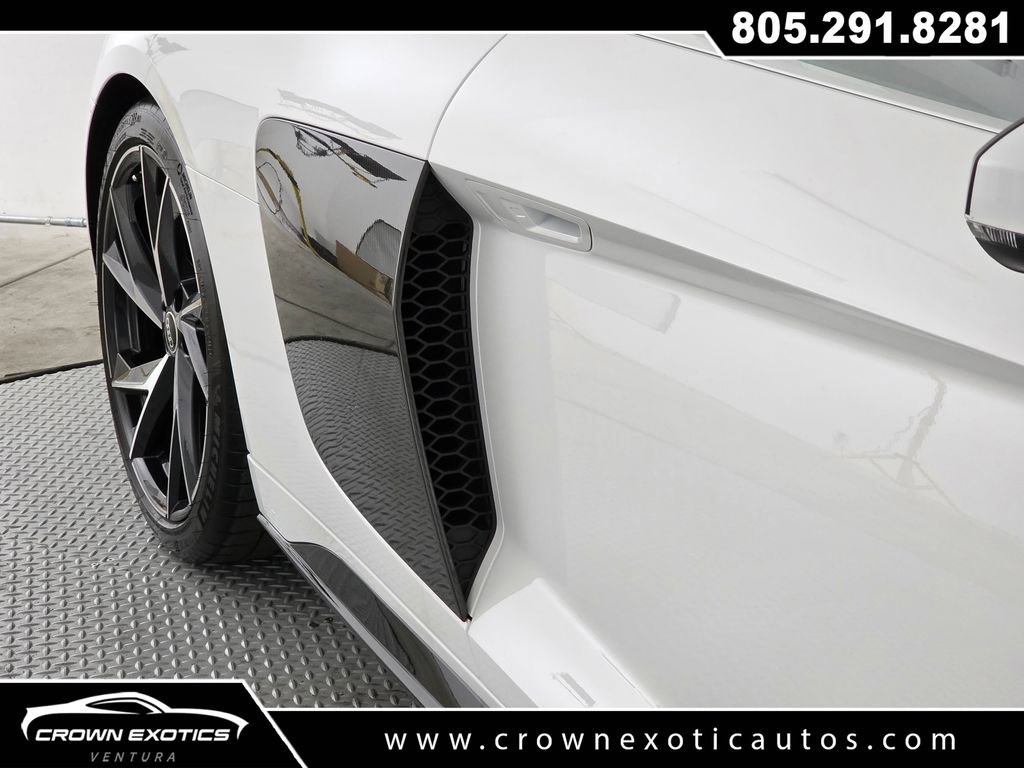 Used 2022 Audi R8 V10 w/ Carbon Exterior Package RWD image 20