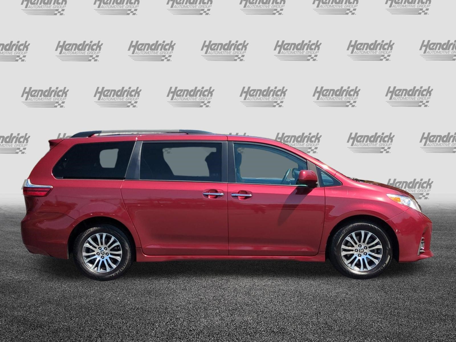 Used 2020 Toyota Sienna XLE FWD image 11