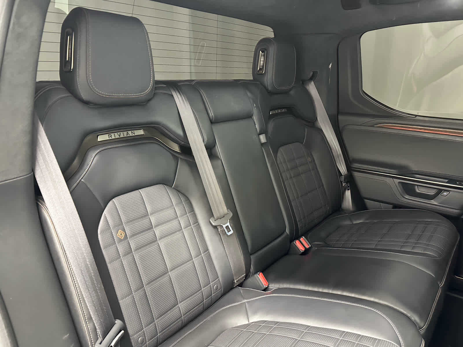 Used 2025 Rivian R1T Premium image 22