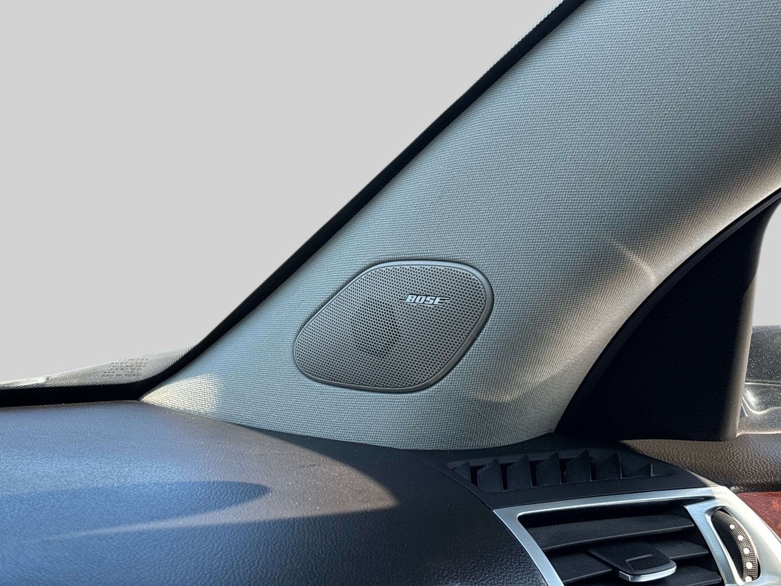 Used 2011 Cadillac SRX Luxury FWD image 17