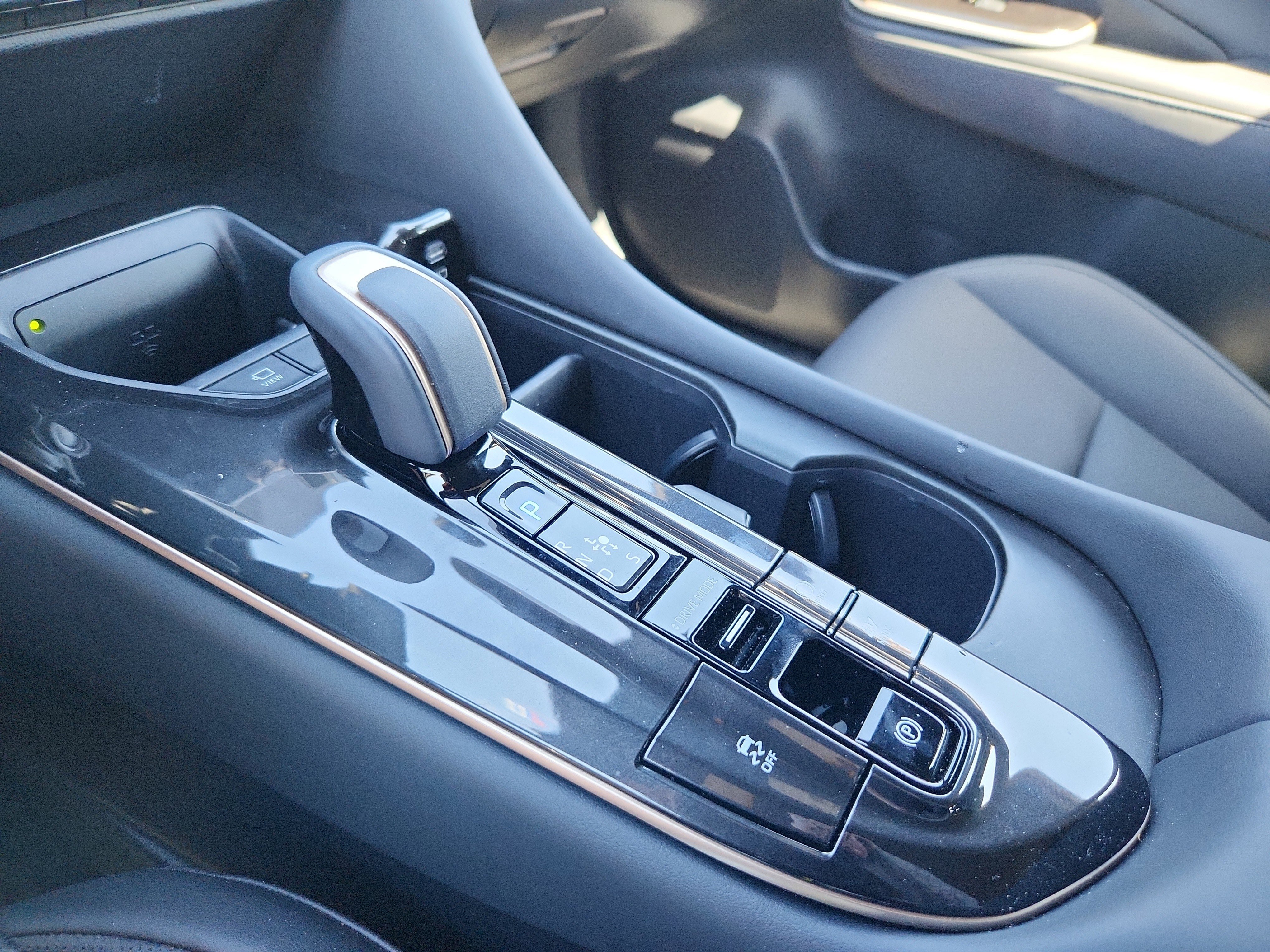 Used 2025 Toyota Crown Signia w/ Advanced Technology Package image 22