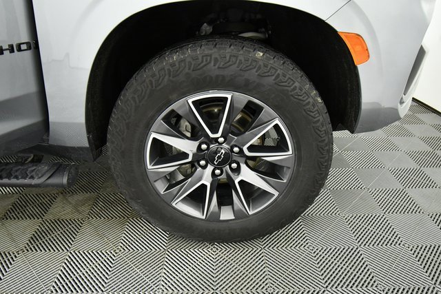 Used 2024 Chevrolet Tahoe Z71 w/ Luxury Package image 17