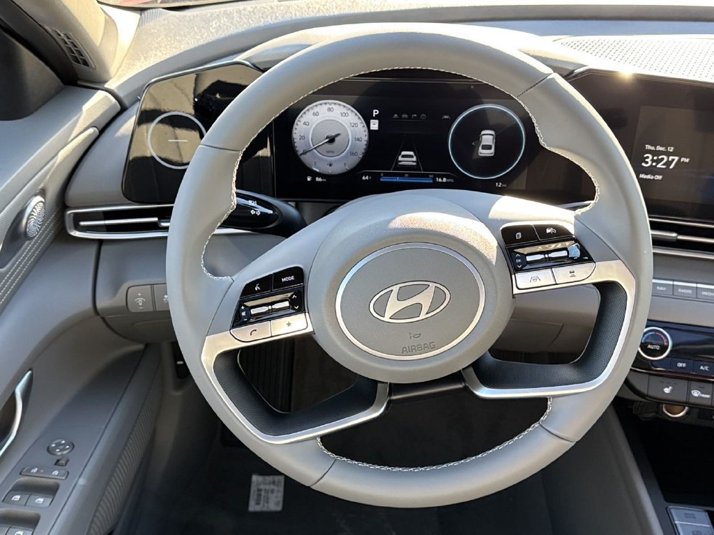 Used 2025 Hyundai Elantra SEL FWD image 23