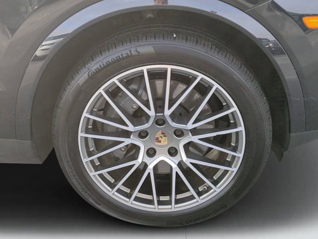 Used 2022 Porsche Cayenne S Platinum image 9