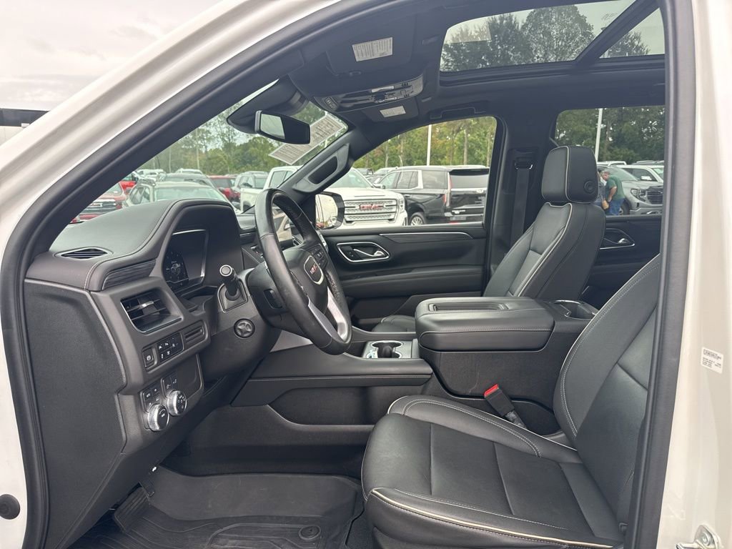 Used 2023 GMC Yukon SLT w/ SLT Premium Package image 9