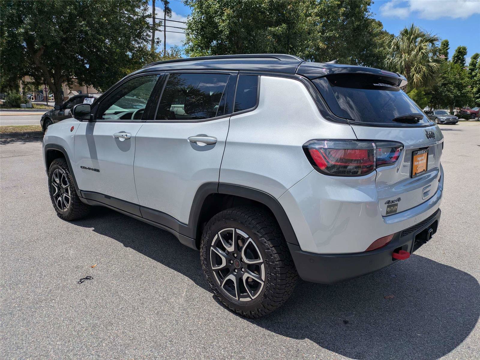 Used 2025 Jeep Compass Trailhawk w/ Trailhawk Elite Group AWD/4WD image 5